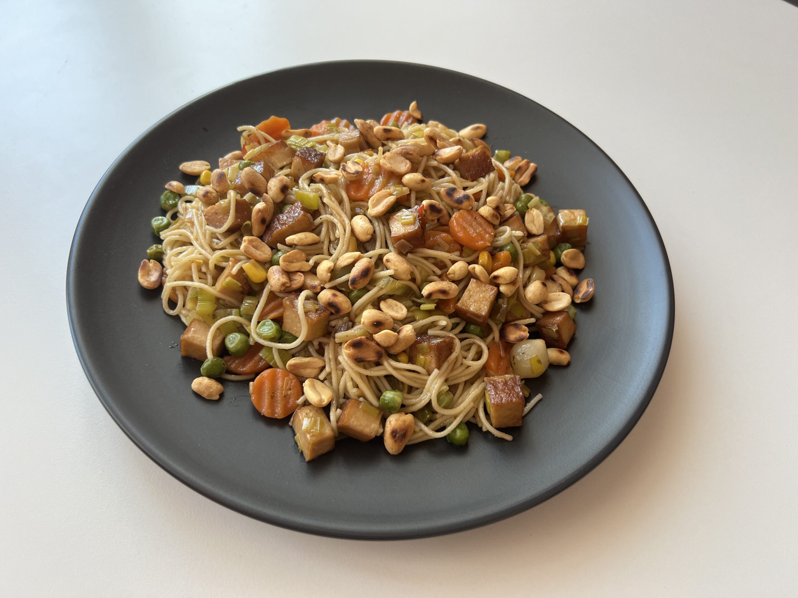 Soba nudle se zeleninou a uzeným tofu